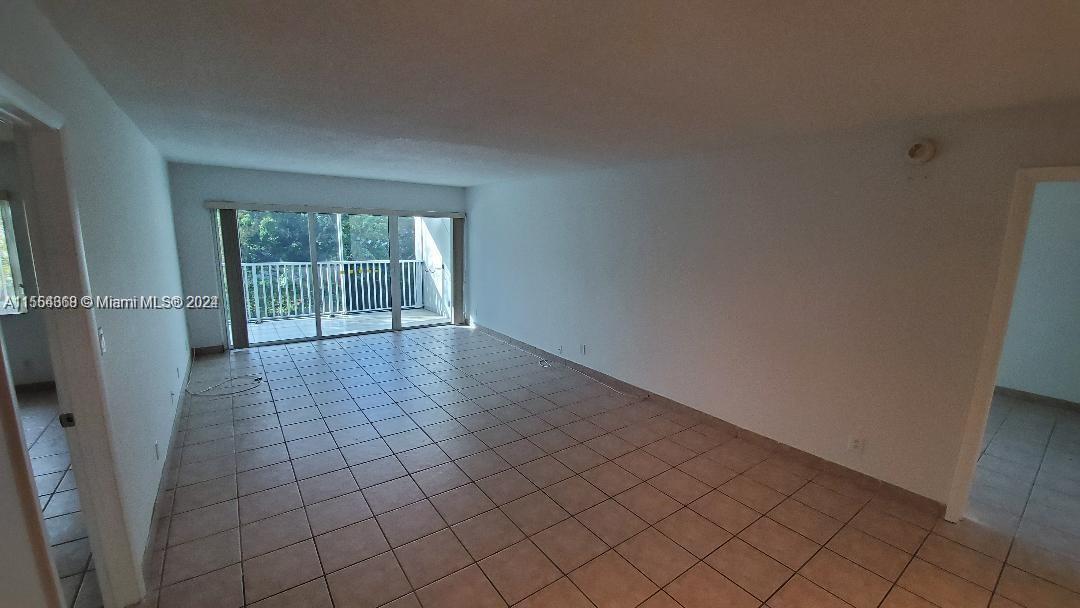 Photo of 100 Lakeview Dr #217 in Weston, FL