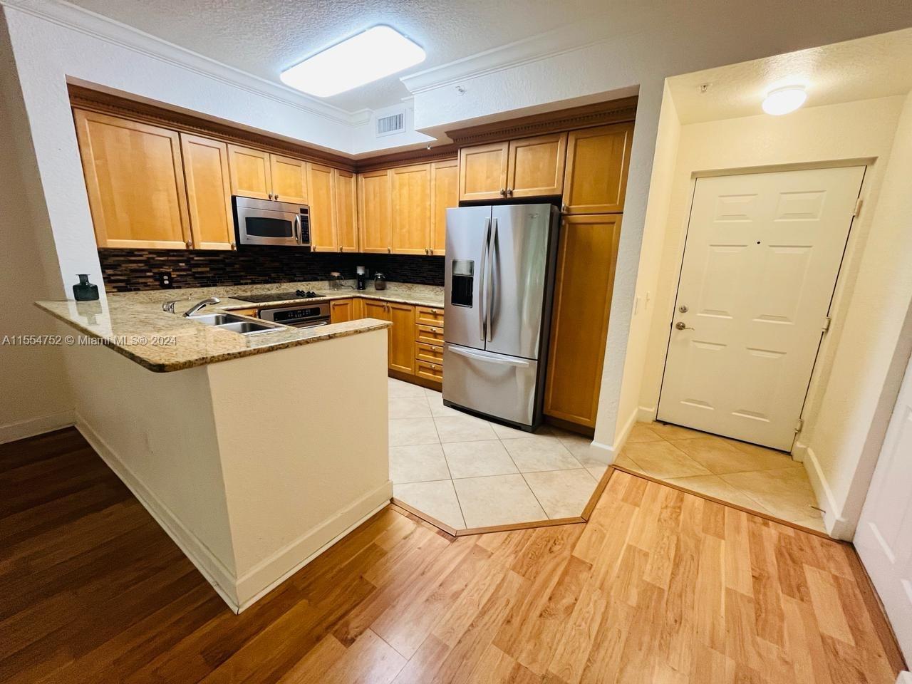 SPACIOUS 1 BED 1 BATH! GRANITE COUNTERTOP, STAINLESS STEEL APPLIANCES, WASHER/DRYER IN UNIT & PRIVAT