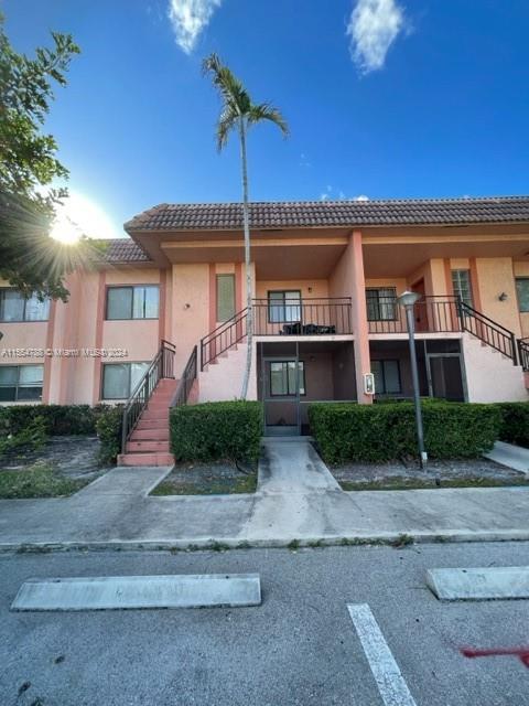 Photo of 215 Lakeview Dr #204 in Weston, FL