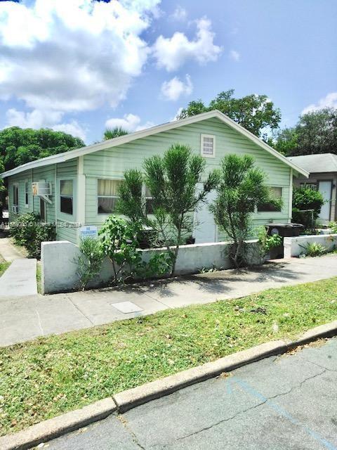 Investment opportunity in downtown WPB blocks away from Clematis St, beach &major roads
THIS IS 2 F