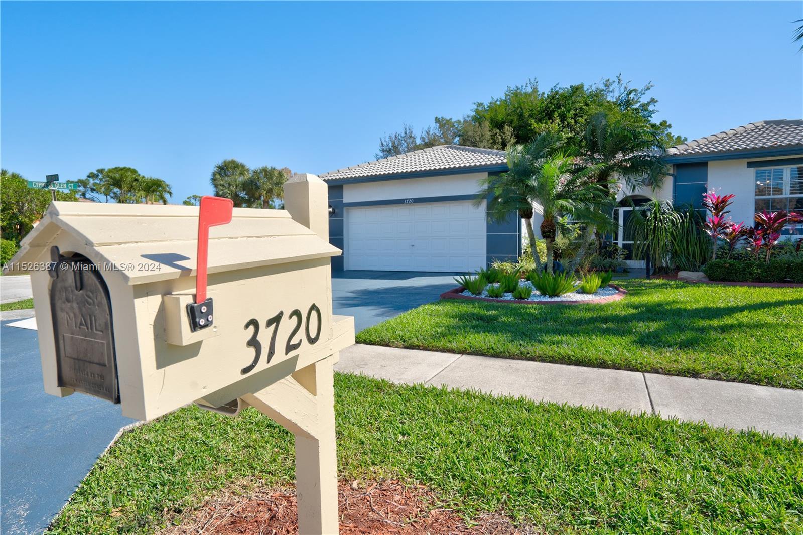 Photo of 3720 Country Vista Wy in Lake Worth, FL