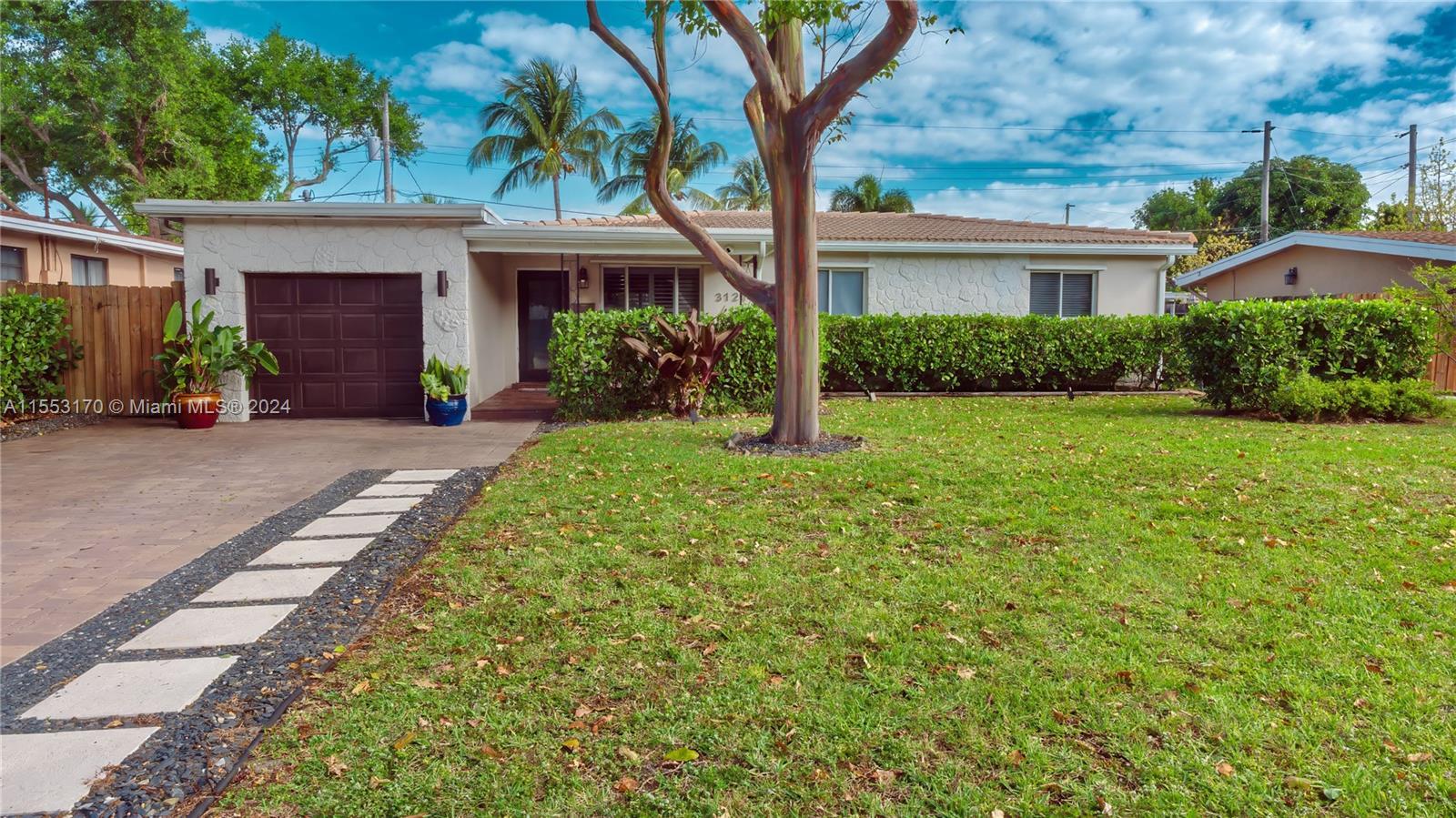 Photo of 3121 Riverland Rd in Fort Lauderdale, FL