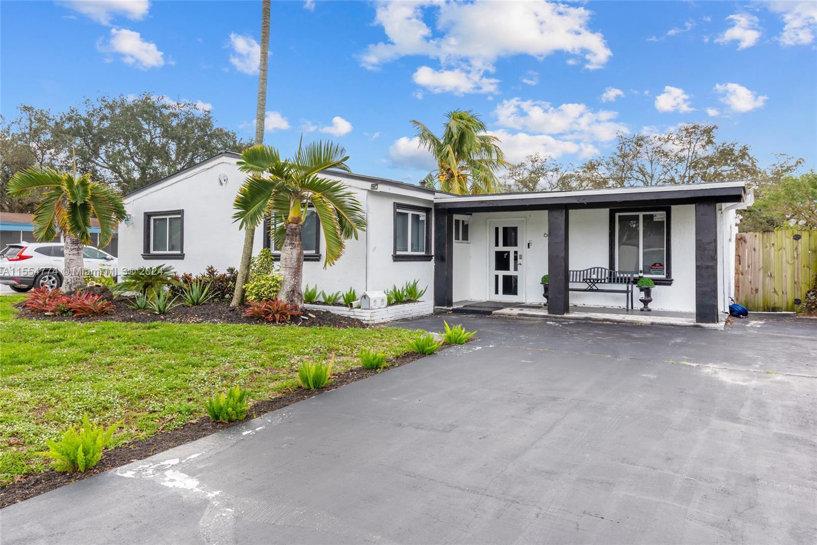 Photo of 6610 Cody St in Hollywood, FL