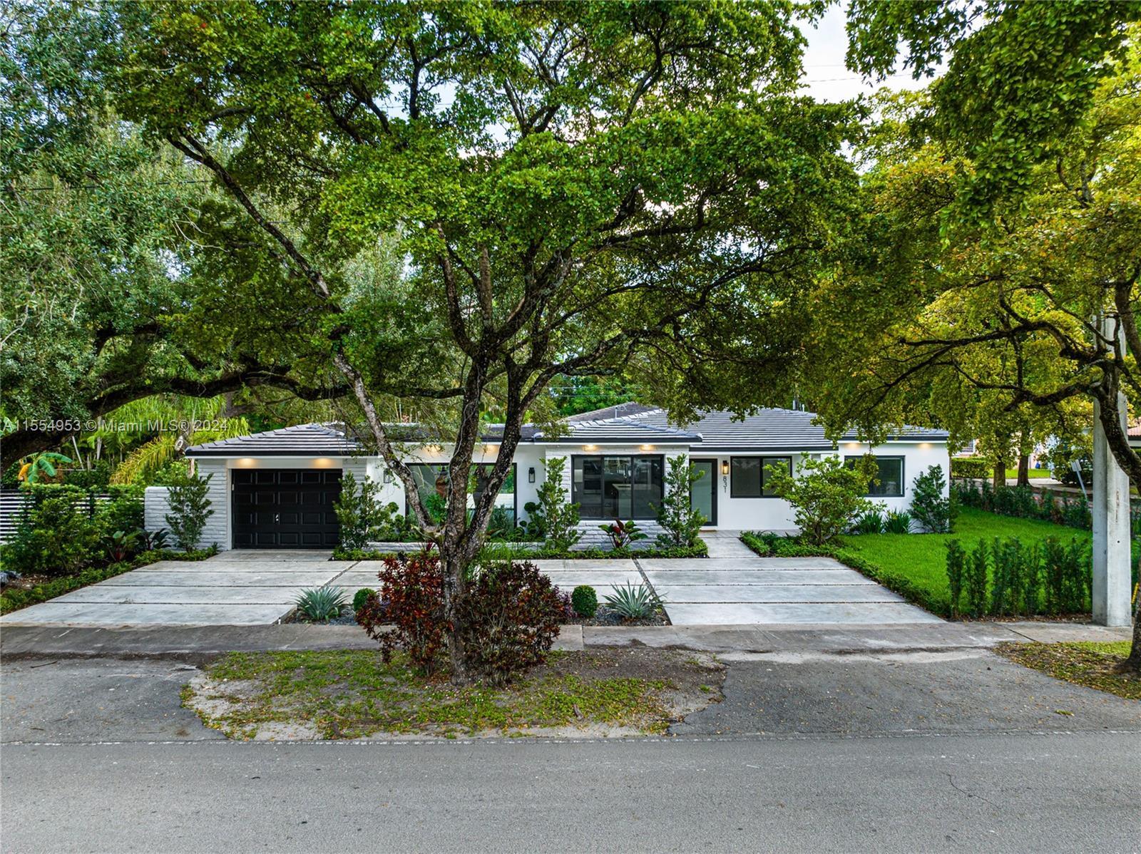 Photo of 831 Cortez St in Coral Gables, FL