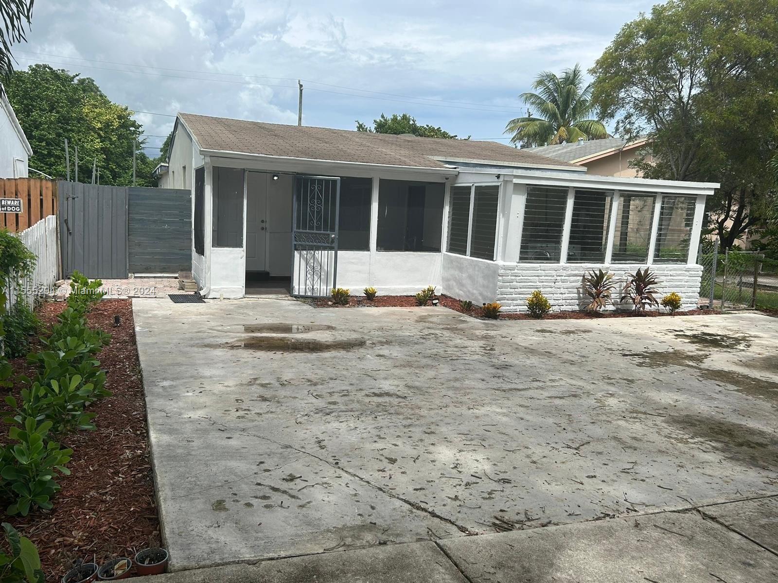 Photo of 1947 Garfield St in Hollywood, FL