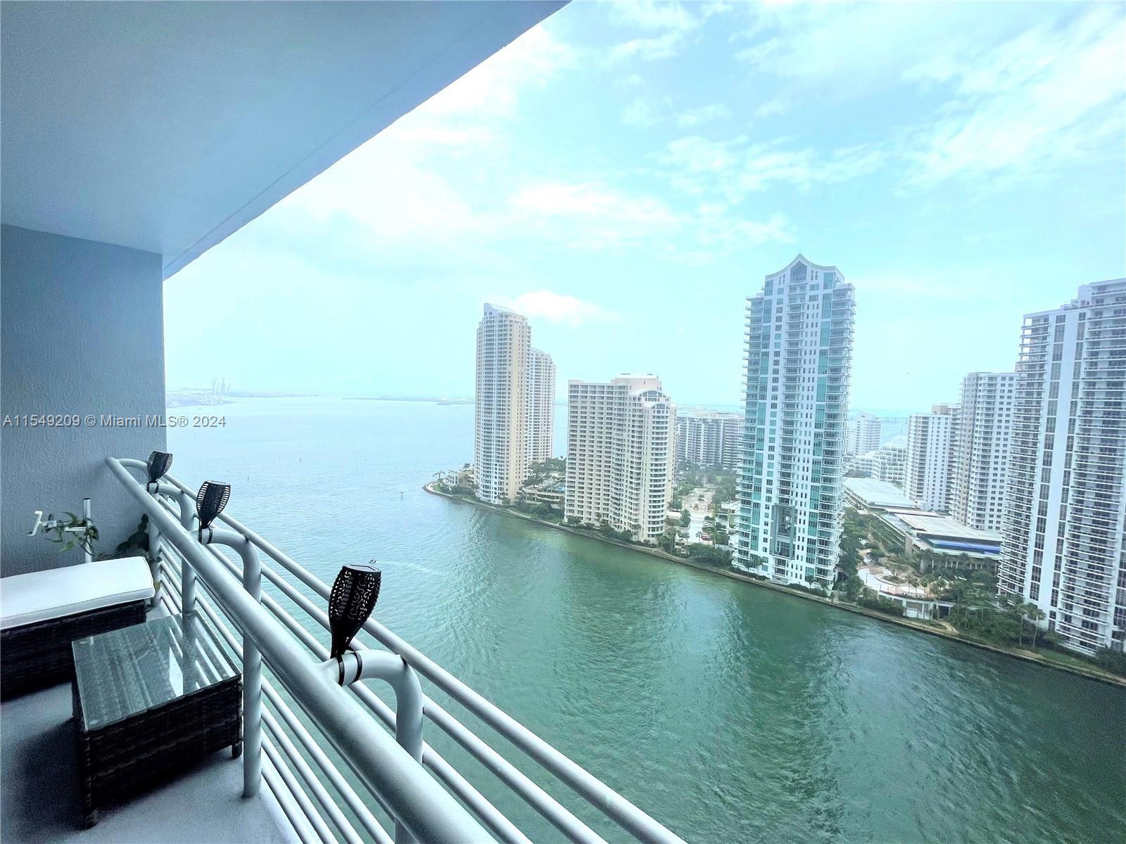 Amazing open Bay and Brickell skyline view, direct-waterfront building, spacious high floor apartmen