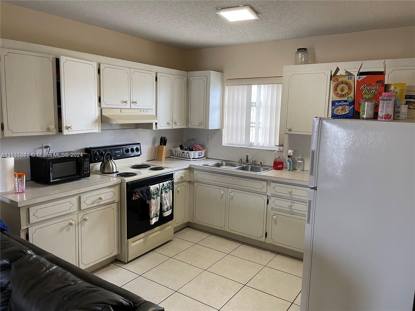 Photo of 1825 Cleveland St #14 in Hollywood, FL