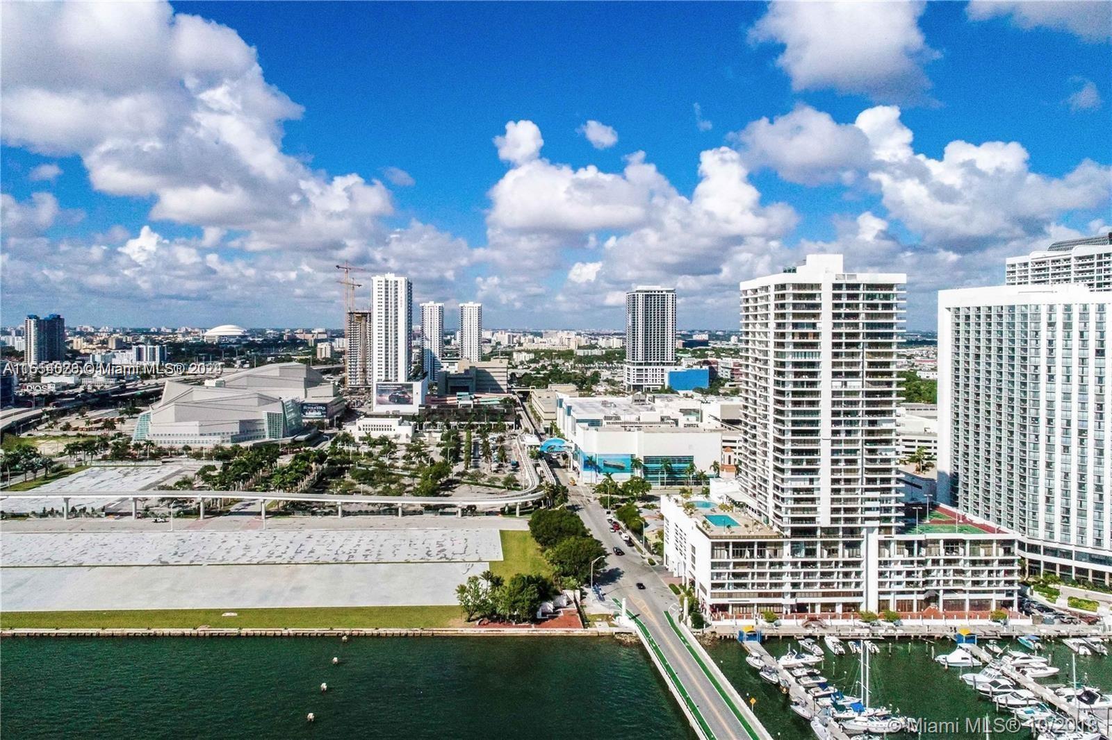 Bright and spacious 15 Th. floor * 1 bed 1.5 baths at the Venetia Condom.*Close to the Miami Arena, 