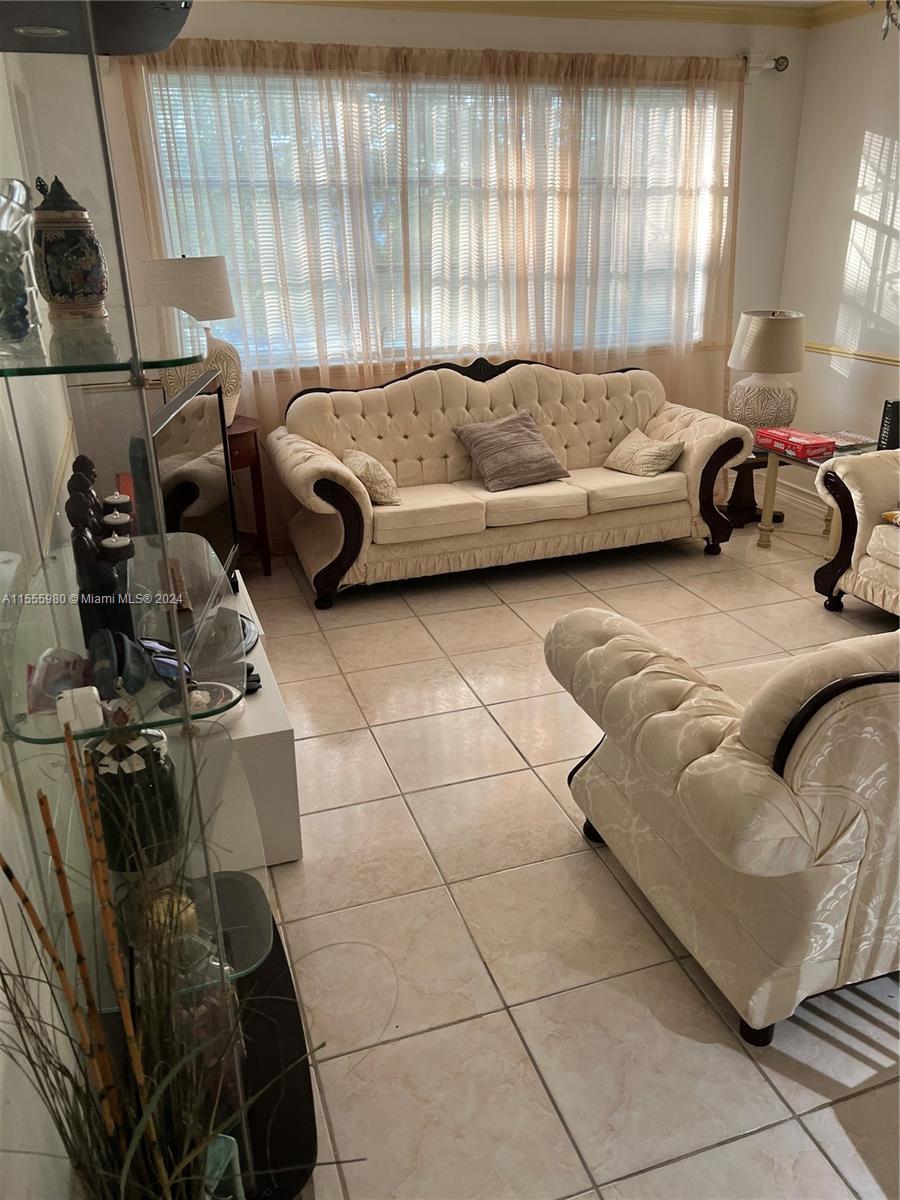 Photo of 2223 Park Ln #203 in Hollywood, FL