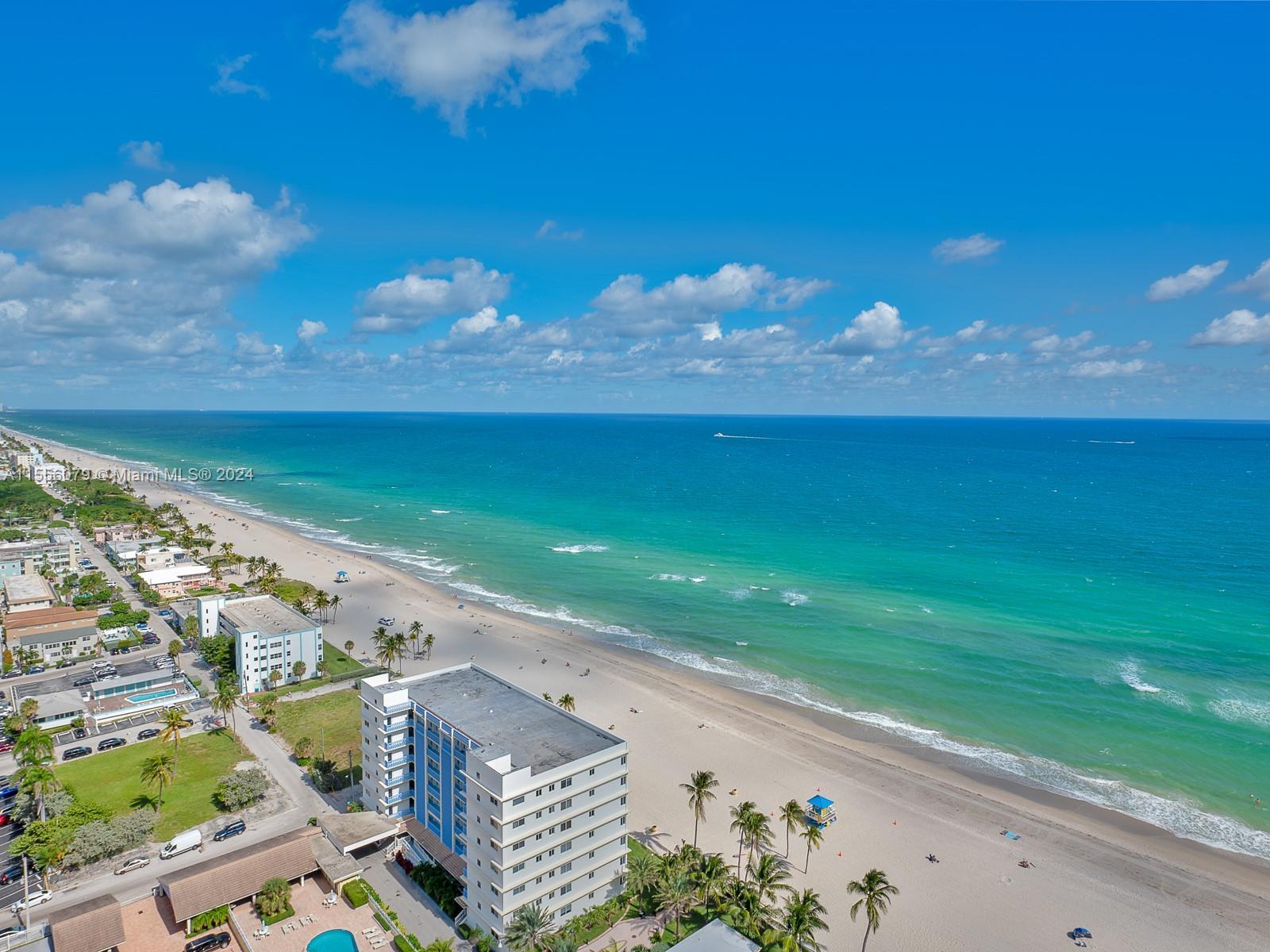 Come see this fantastic ready to move in 2/2 corner Penthouse unit in the heart of Hollywood Beach, 