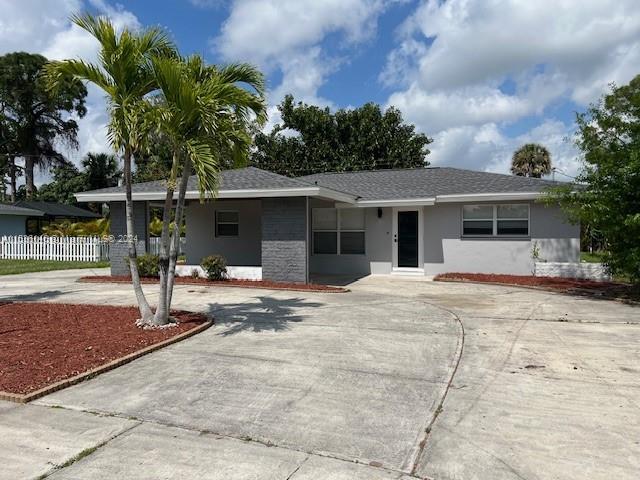 Photo of 4562 Tennyson Dr in Fort Myers, FL