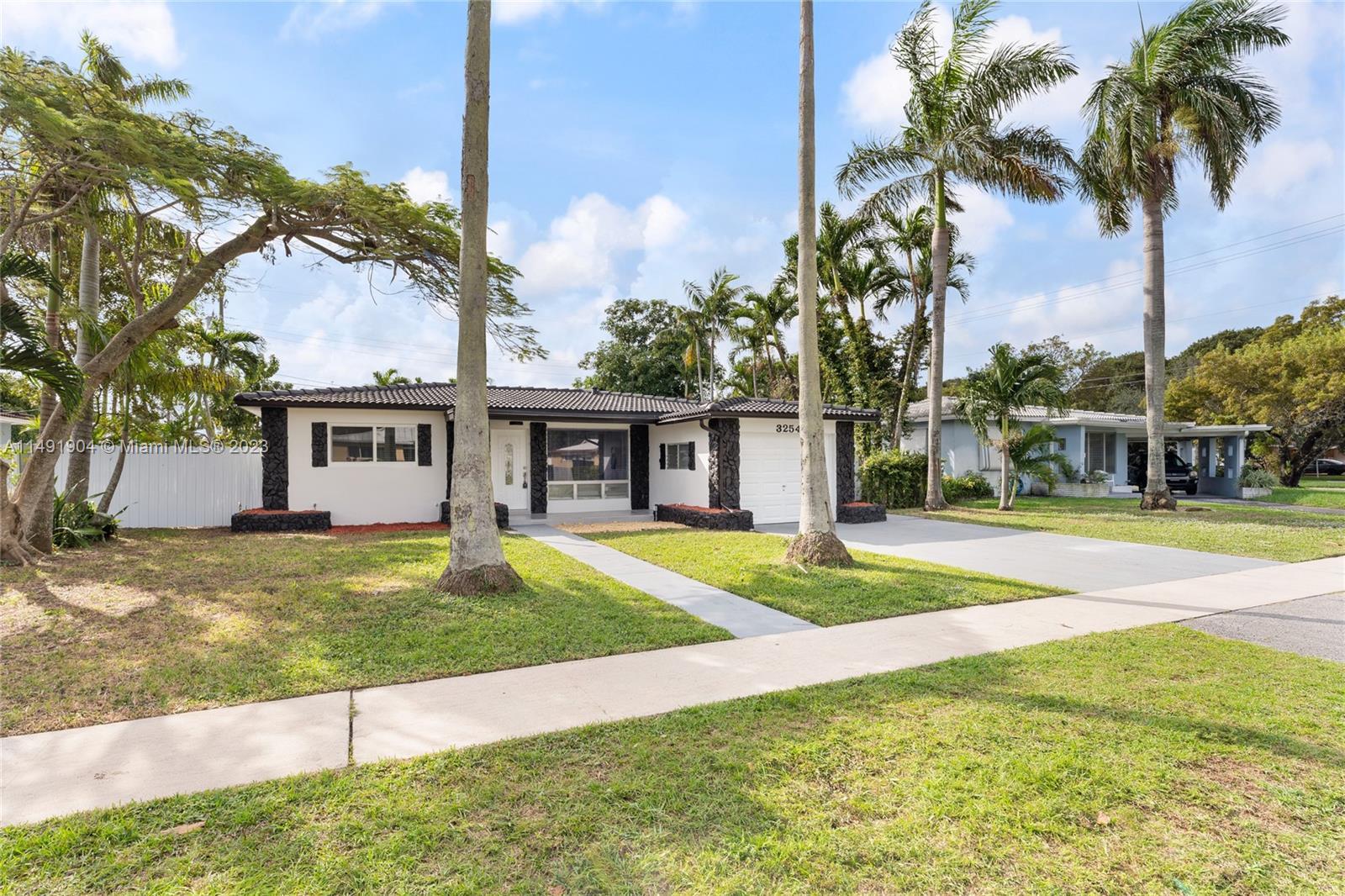 Photo of 3254 Lincoln St in Hollywood, FL