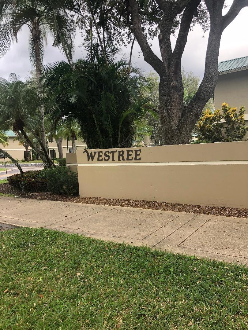 Photo of 502 Westree Ln #4 in Plantation, FL