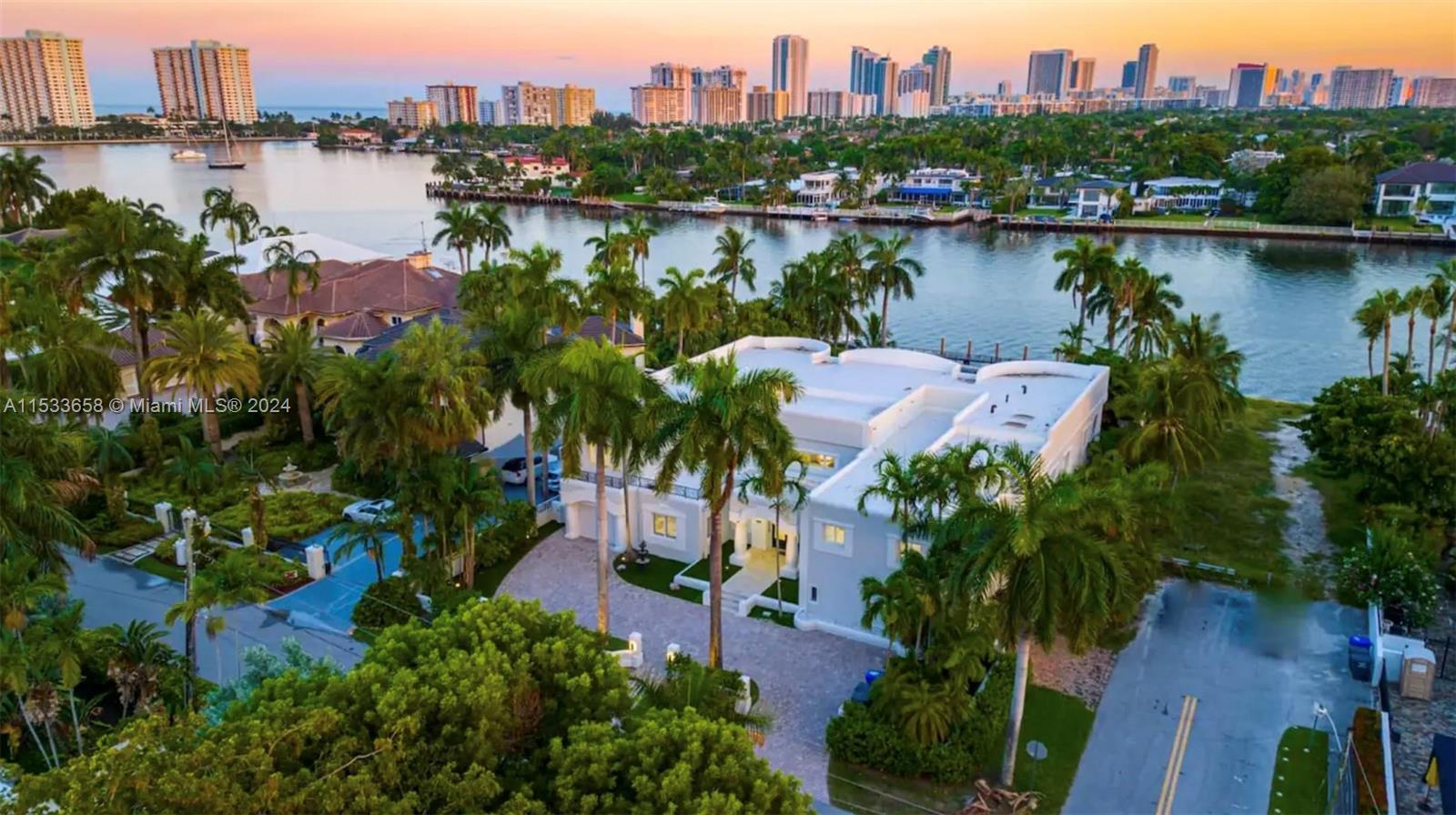 A truly luxurious listing offering direct Intracoastal access with no fixed bridges.

Beautifully 