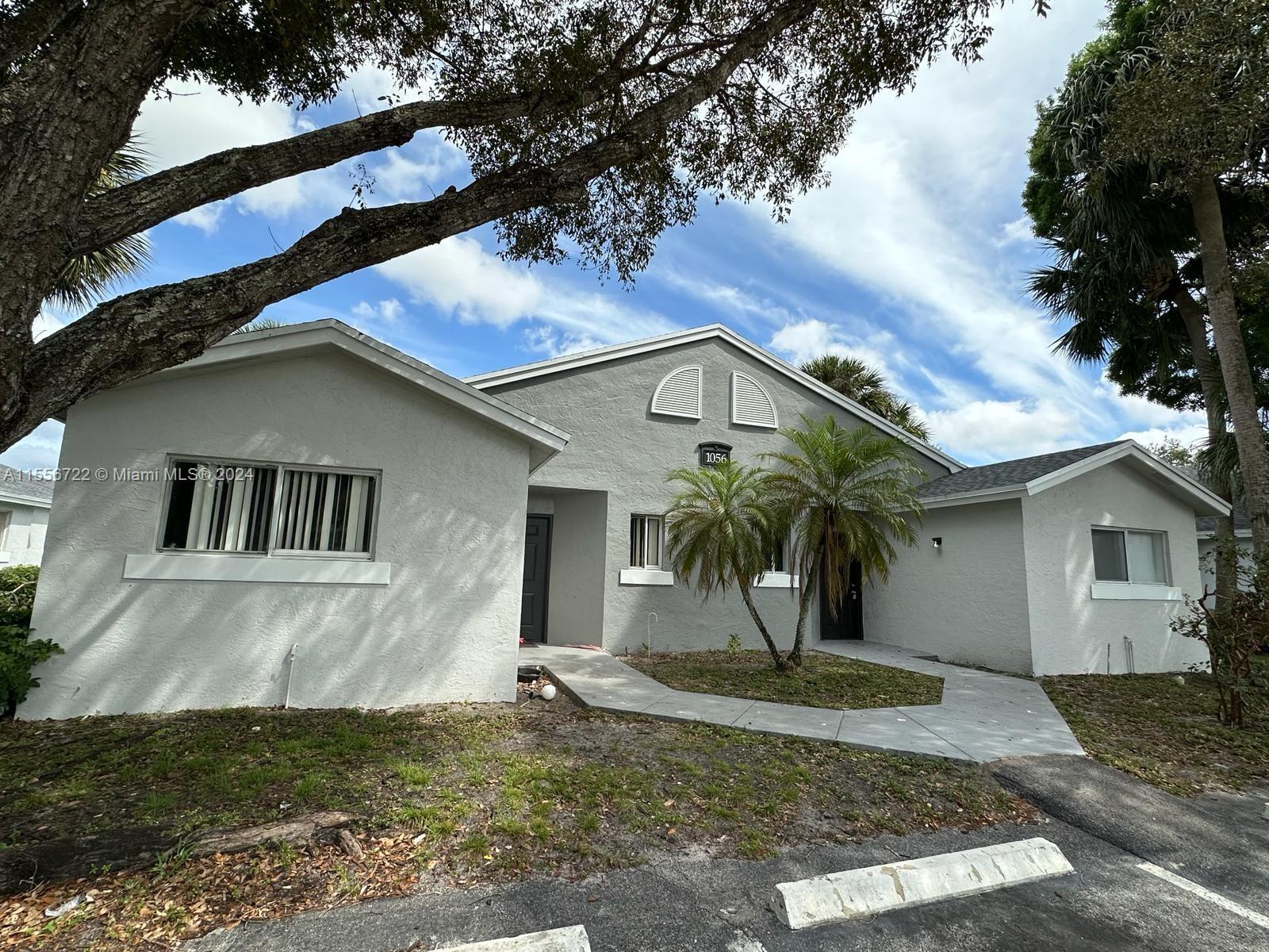 Excellent opportunity!!! Magnificent 3 Bed/2 Baths. Great location in the heart of West Palm Beach,J