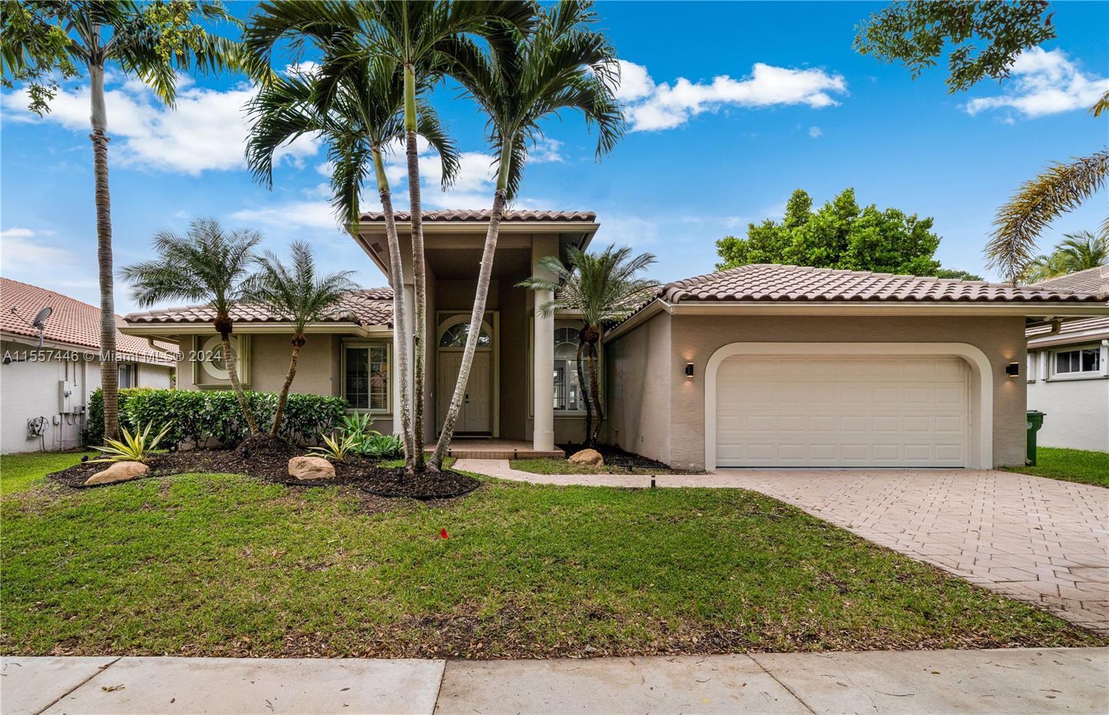 Photo of 2643 Oakbrook Dr in Weston, FL