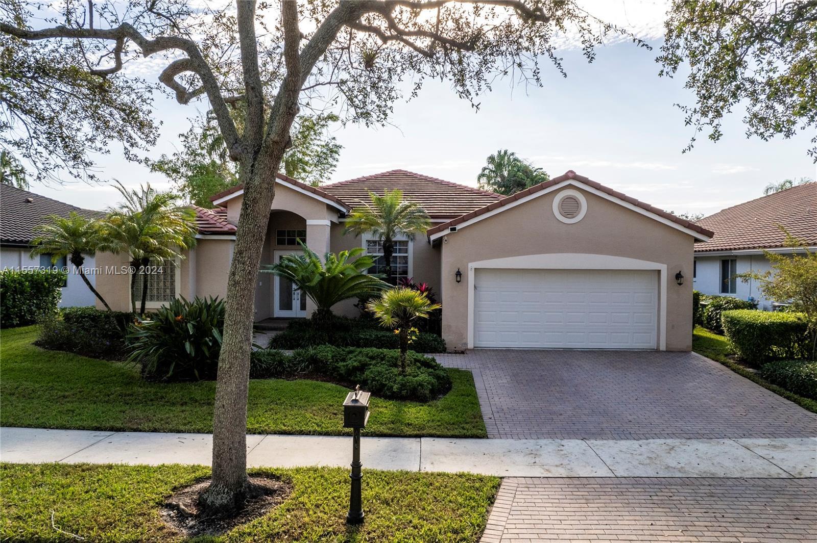 Photo of 2724 Oakbrook Dr in Weston, FL