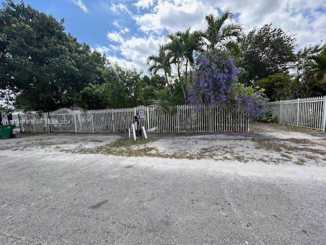 Photo of 2328 NW 105th St in Miami, FL