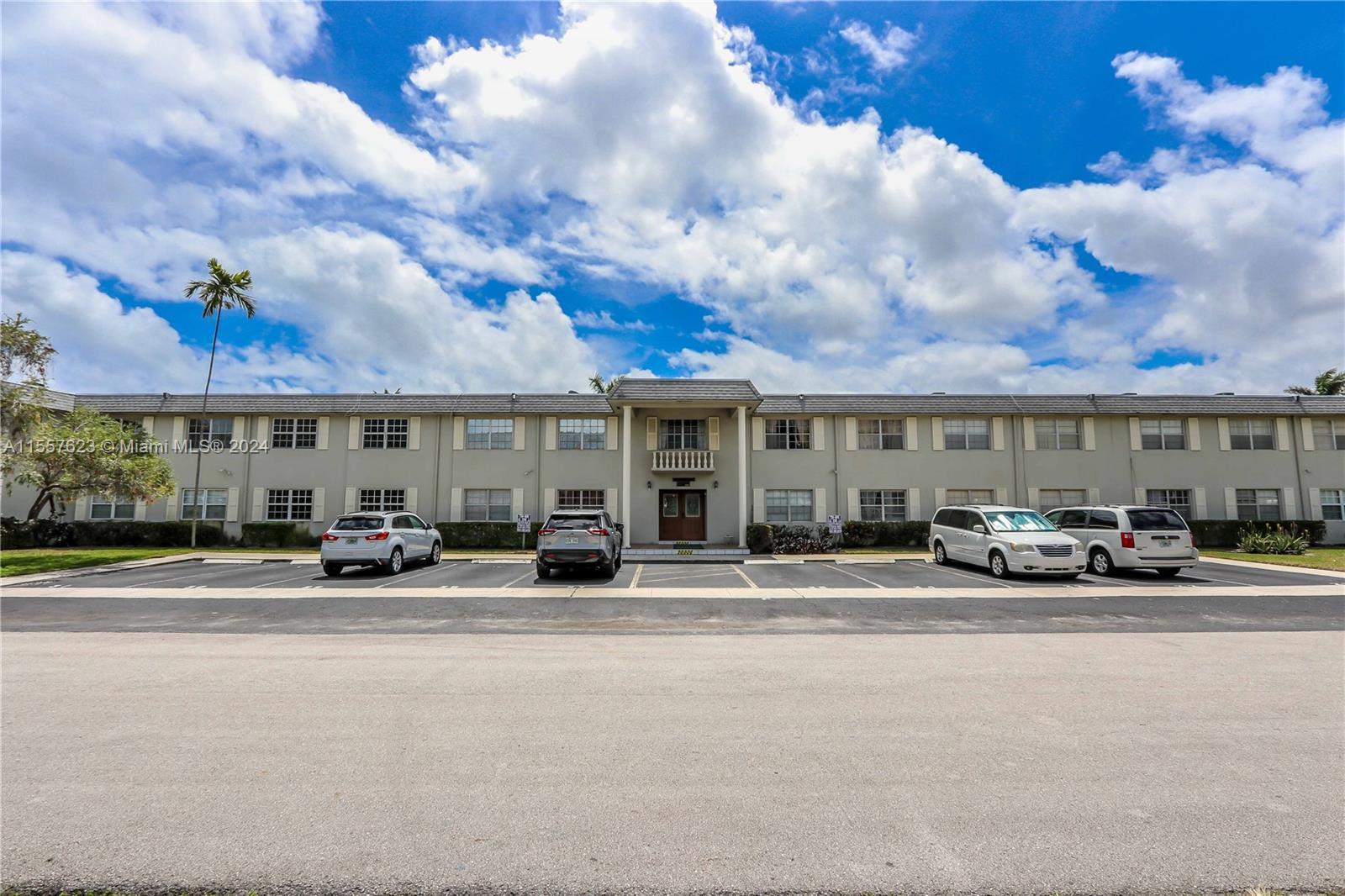 Photo of 1520 Mckinley St #206E in Hollywood, FL
