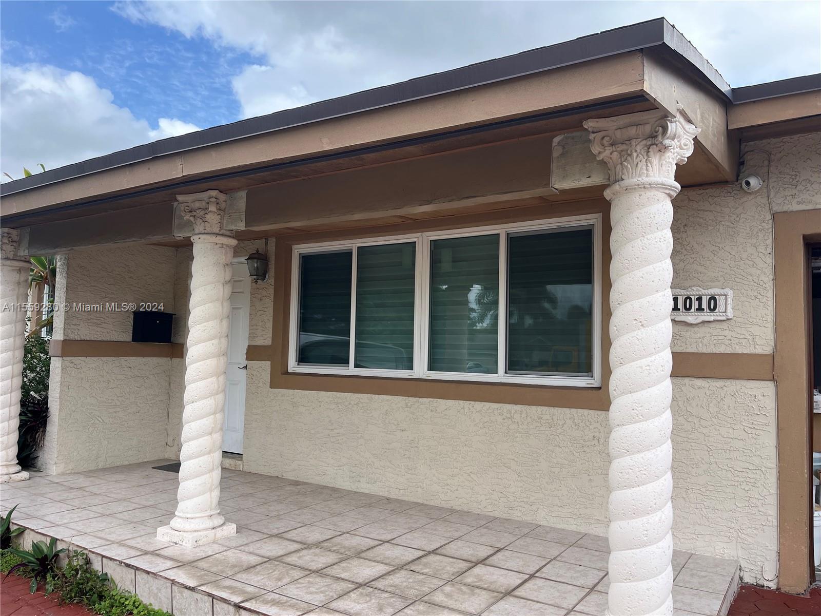 Photo of 1010 NW 199th St in Miami Gardens, FL