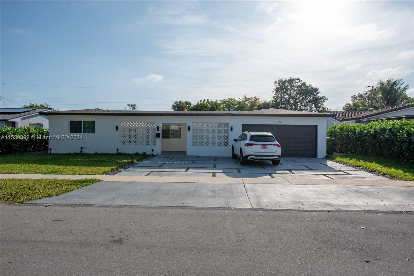Photo of 651 SW 67th Ave in Pembroke Pines, FL