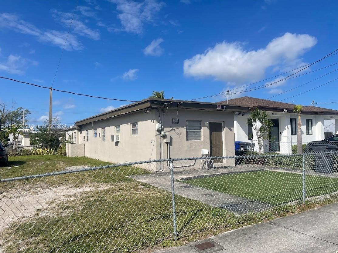 Photo of 4015 SW 19th St in West Park, FL