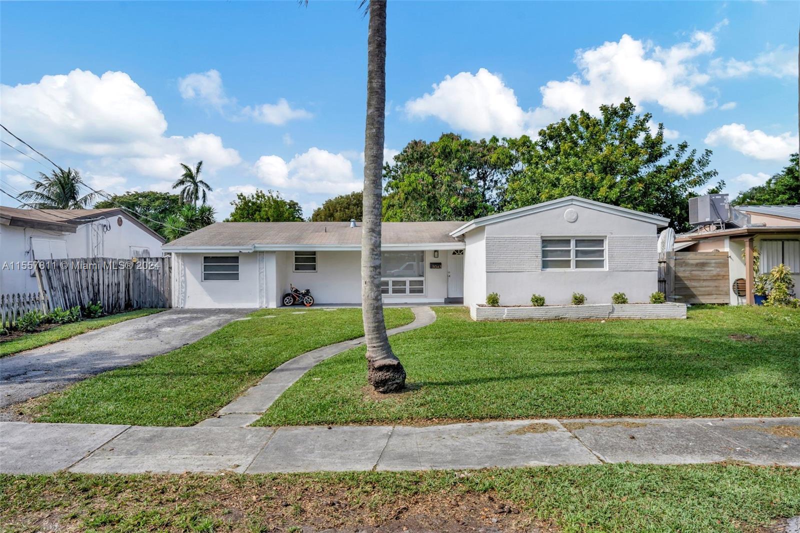 Photo of 3043 Hayes St in Hollywood, FL