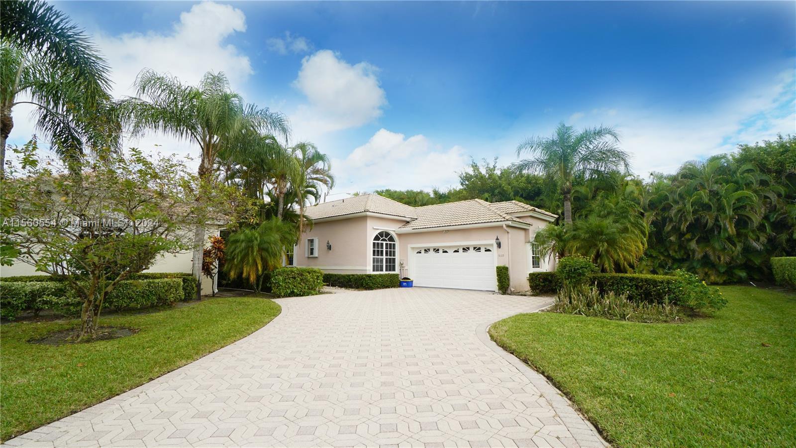 Cul-de-sac, 4 bedrooms and 3 & 1/2 bath ranch home in the heart of west Boca. Annual rental featurin
