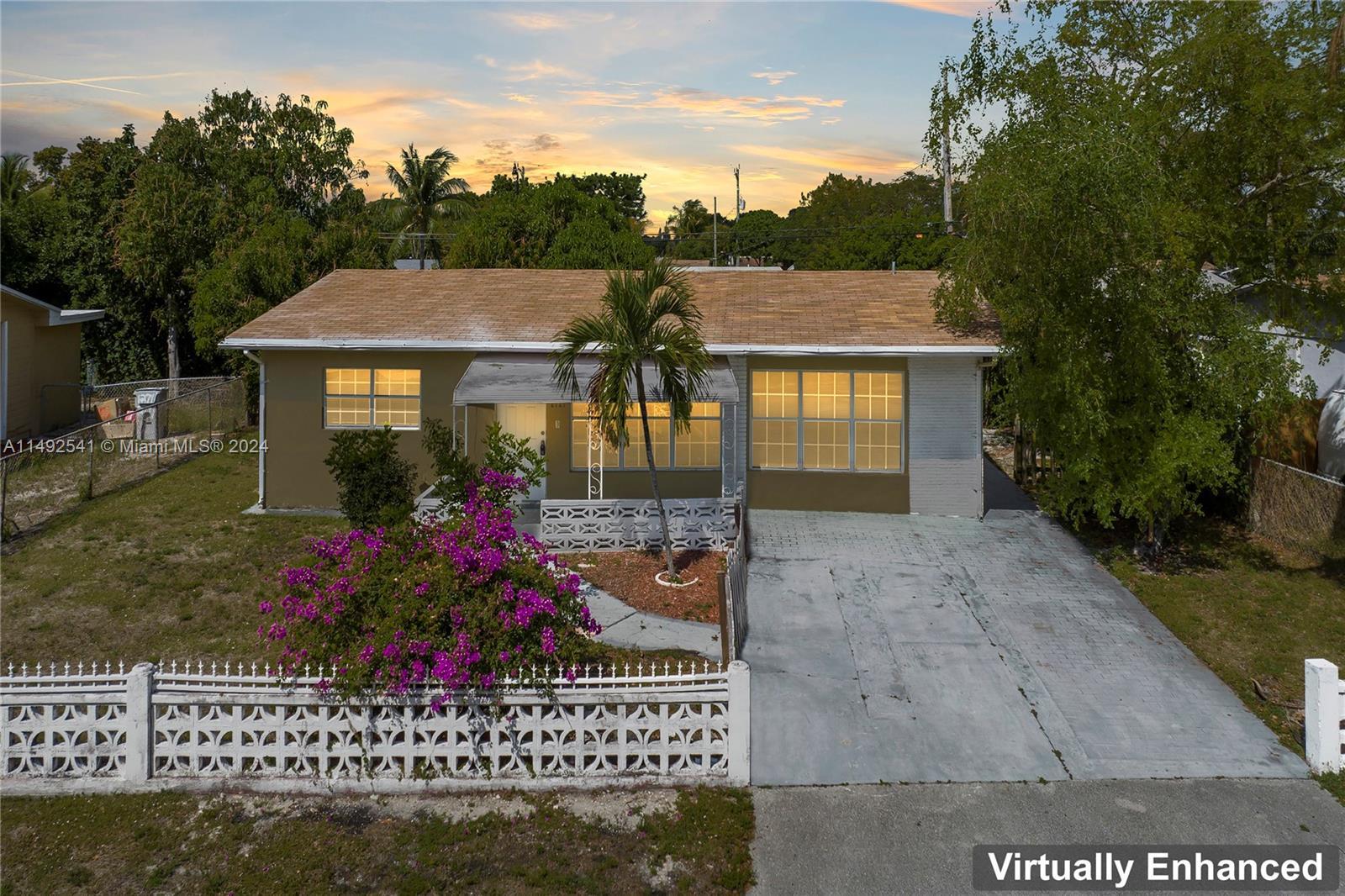 Priced to sell! Updated 3 bed / 2 bath home in Pompano's Cresthaven. Property features updated kitch