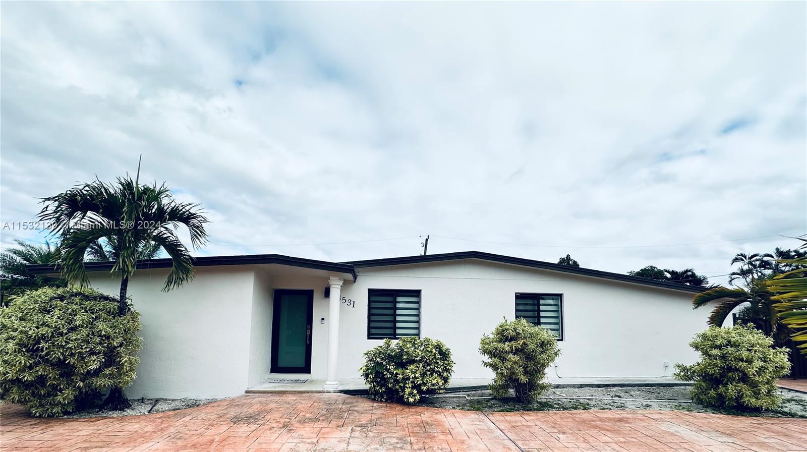 Photo of 18531 NW 82nd Ct in Hialeah, FL