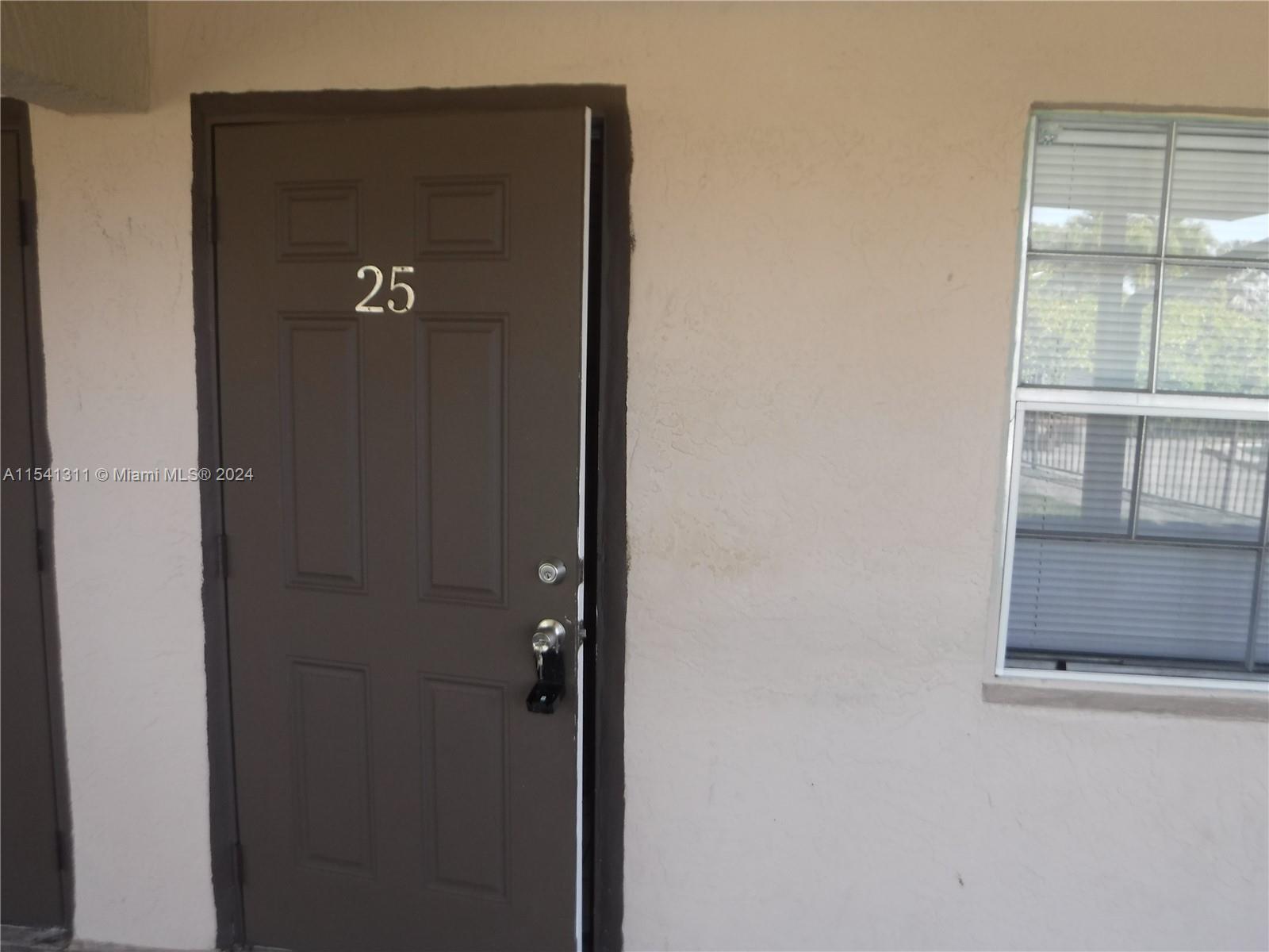 Photo of 4100 NW 16th Ave #25 in Oakland Park, FL