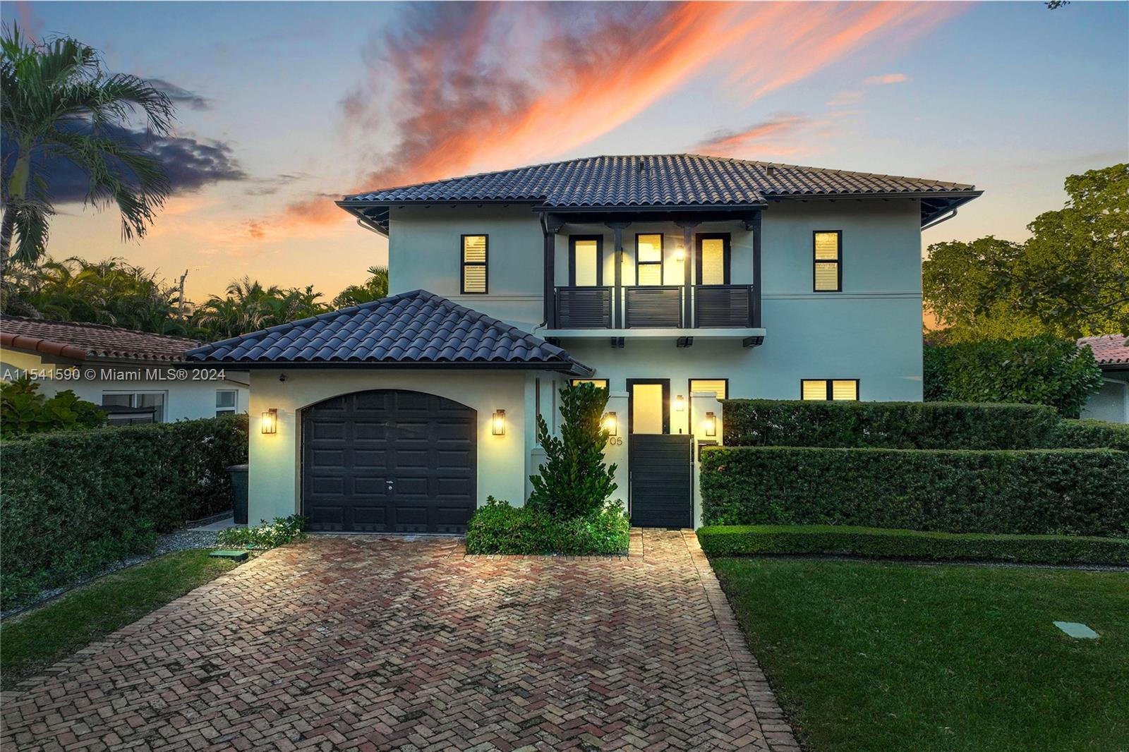 Photo of 705 Madeira Ave in Coral Gables, FL