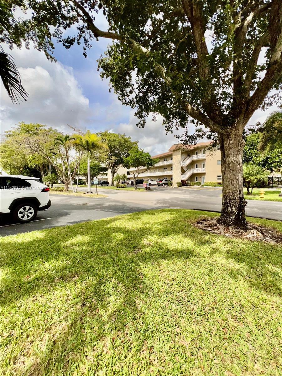 Photo of 5103 NW 35th St #606 in Lauderdale Lakes, FL