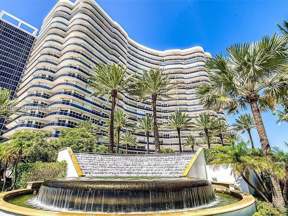 A MUST SEE! Exquisite 2 Bedroom + den 3 1/2 Marble baths condo in the prestigious MAJESTIC TOWER. Th