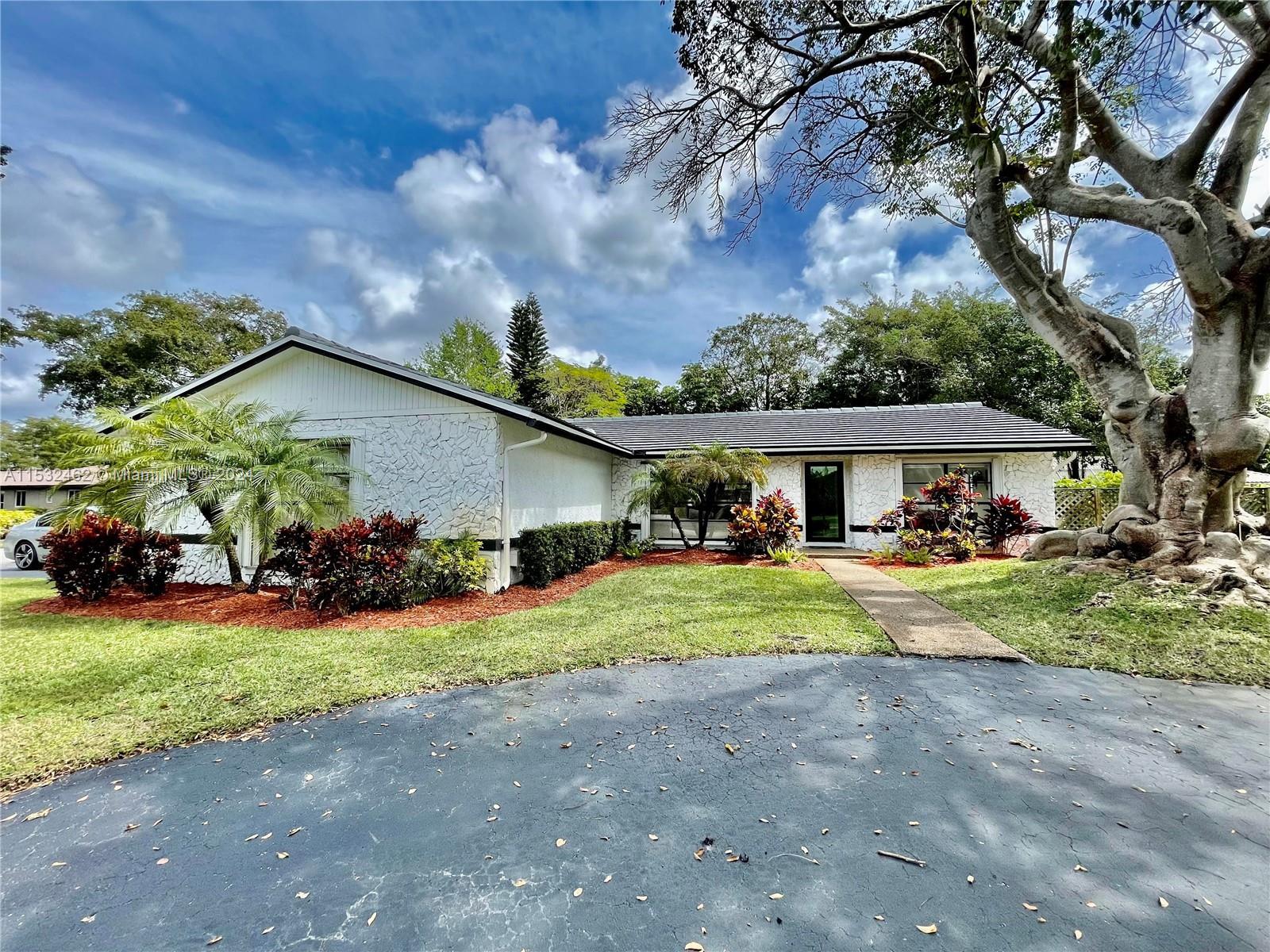 Photo of 117 SW 98th Ln in Coral Springs, FL