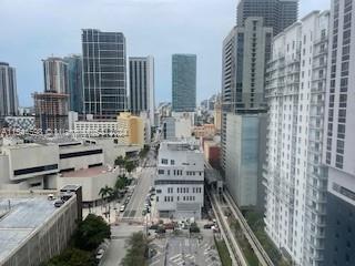 One-bedroom loft in the heart of Miami with beautiful city views. High ceilings with Italian style k