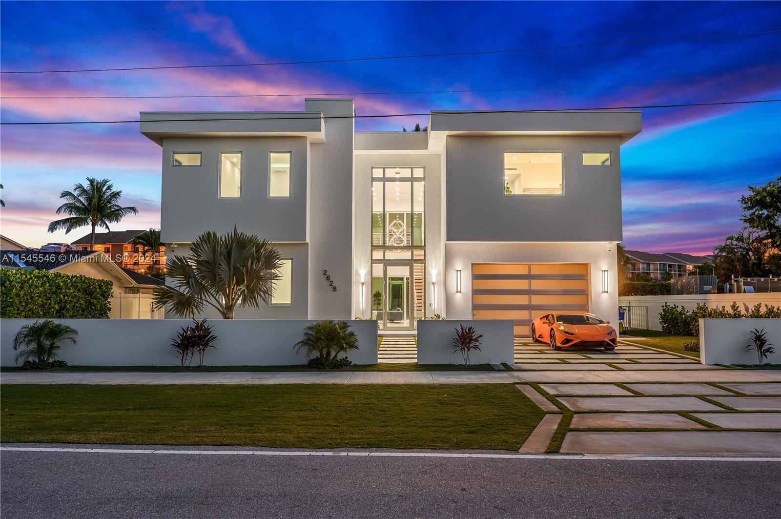 Impeccable location. Modern Estate in the Heart of Jupiter Beach. Can be delivered Designer Furnishe