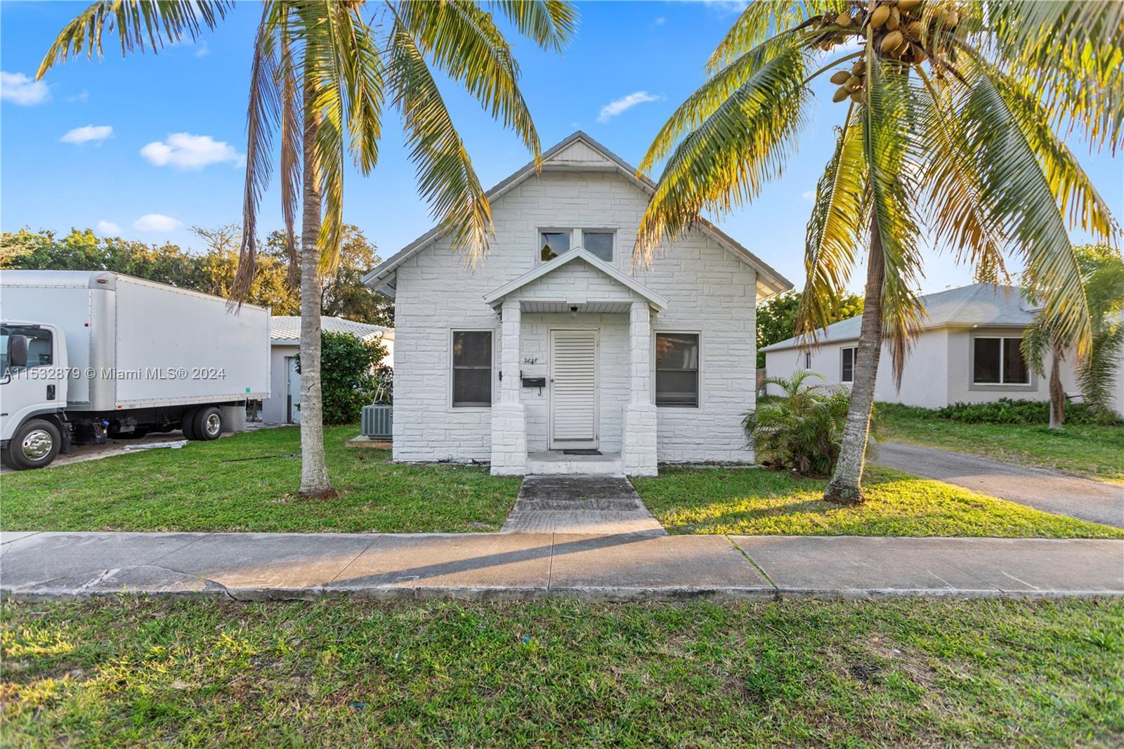 Photo of 2648 Fillmore St in Hollywood, FL