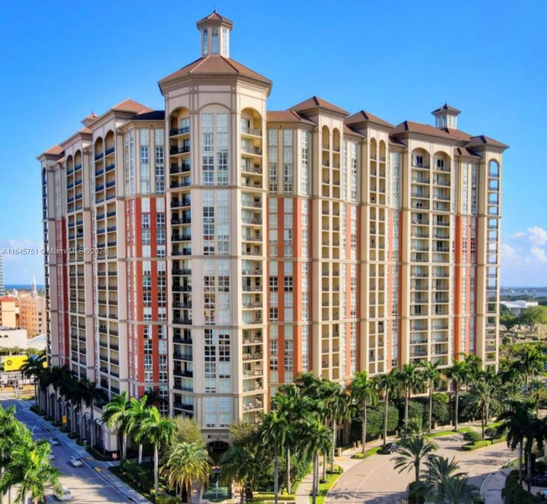 CityPlace South Tower is a full-service luxury building in the heart of Downtown West Palm Beach.Thi