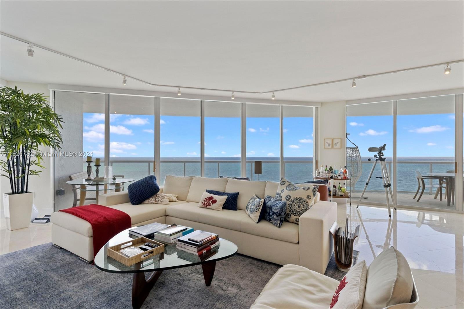 Spectacular remodeled 3 beds + den, 3.5 baths unit with panoramic views of the ocean and intracoasta