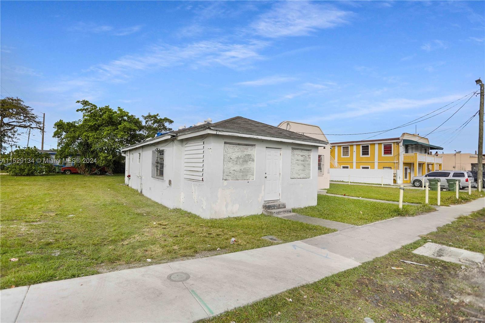 Photo of 738 SW 6th Ave in Homestead, FL