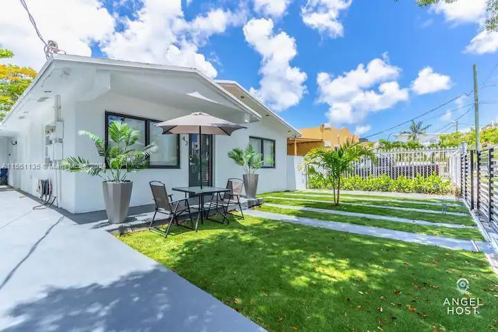 Photo of 43 NW 41st St in Miami, FL