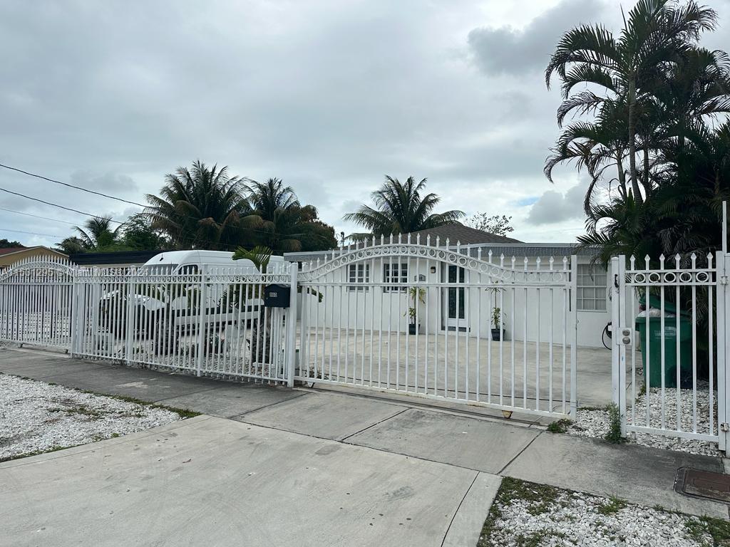 Photo of 860 NW 113th St in Miami, FL