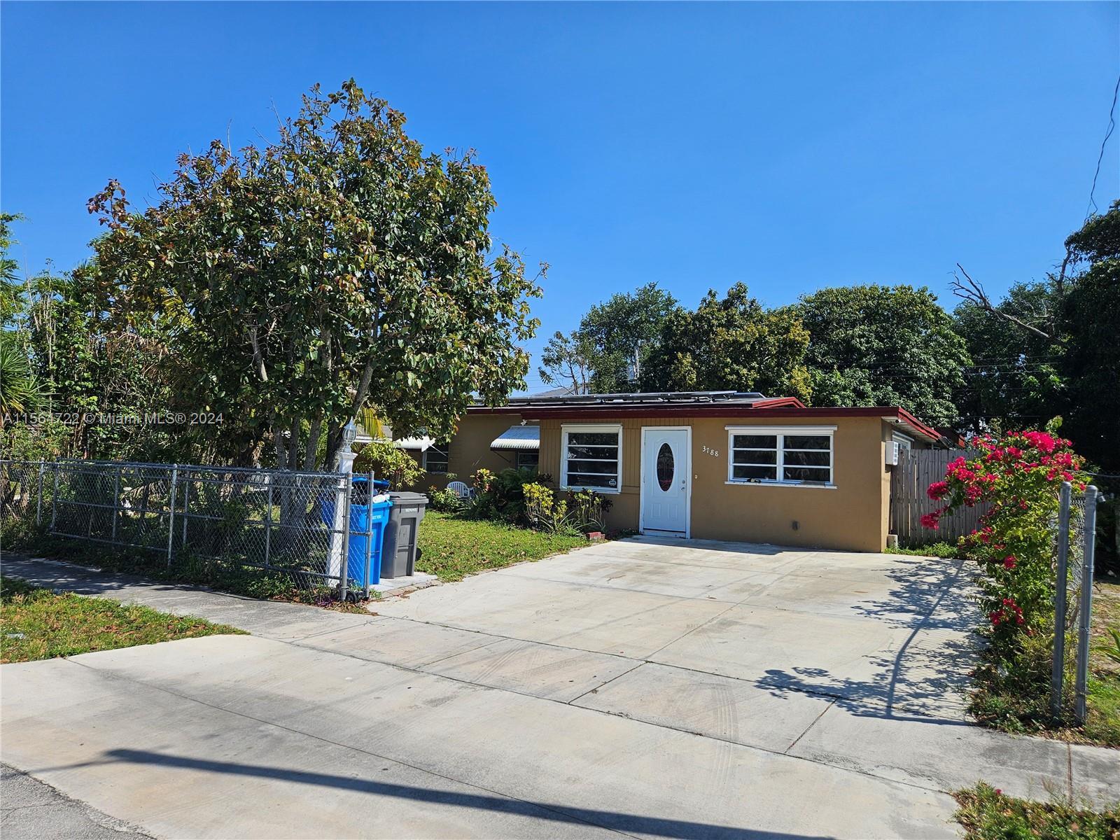 Photo of 3788 SW 40th St in West Park, FL
