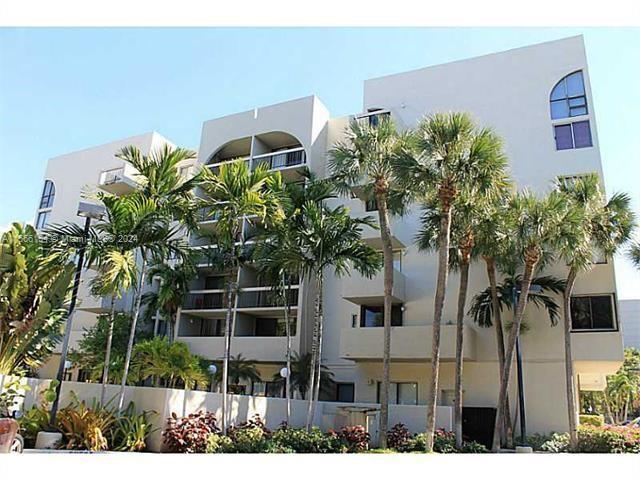 Photo of 2715 Tigertail Ave #404 in Miami, FL