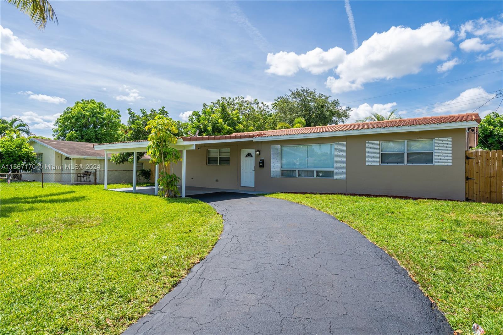Photo of 6511 Hayes St in Hollywood, FL