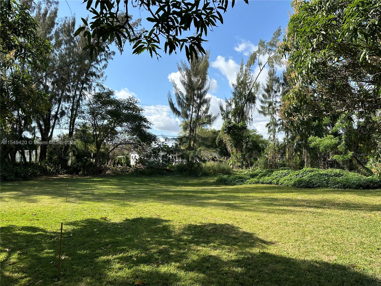 Amazing opportunity for an investor, or end user. Undoubtedly, one of the most desirable lots in Pal