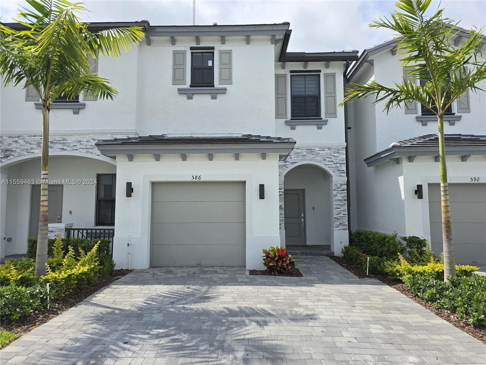 Photo of 586 NW 203 Ter in Miami Gardens, FL