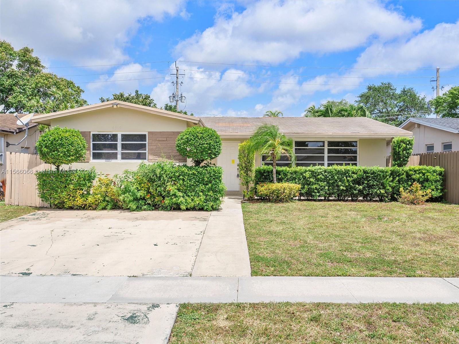Photo of 4319 Harrison St in Hollywood, FL
