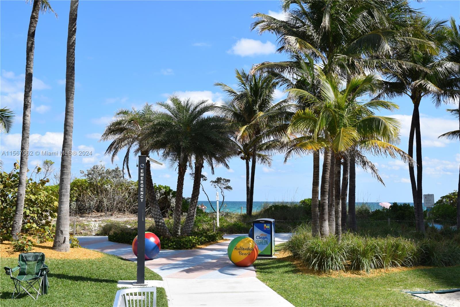 LOCATION! IN FRONT OF THE BEACH, STUNNING APARTMENT 2 BEDROOMS / 2 FULL BATHROOMS, 2 WALK-IN CLOSETS